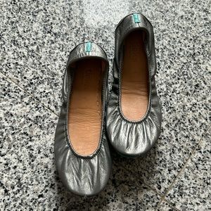 Tieks size 6 silver good used condition